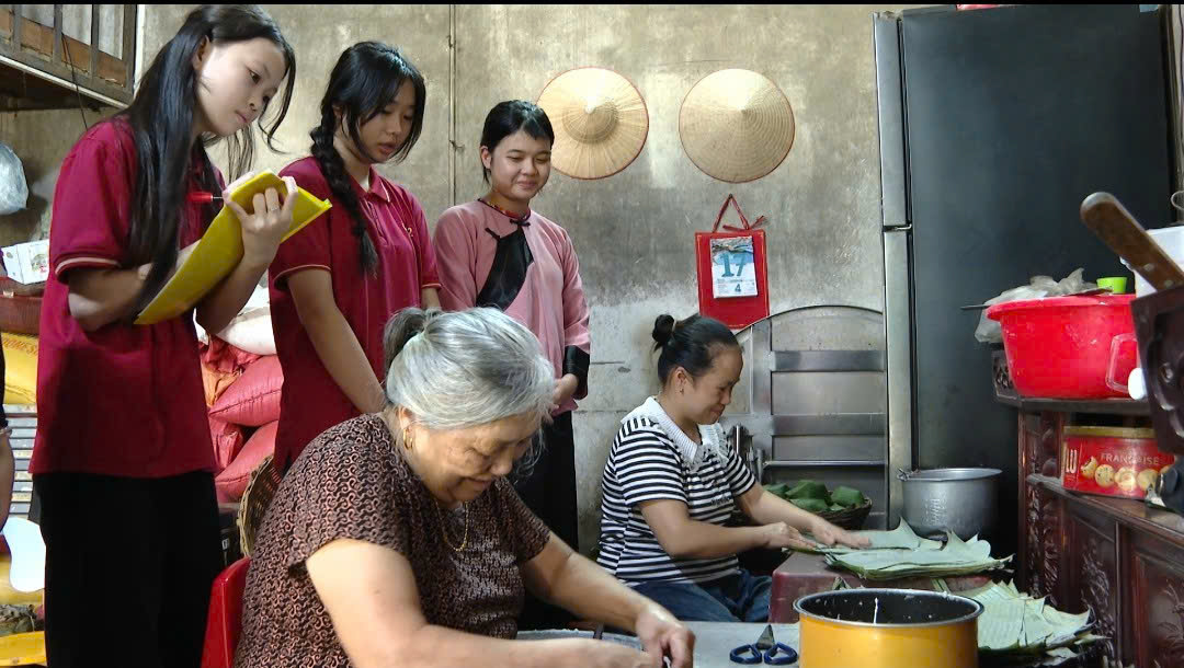 Học sinh Đông Kinh tìm hiểu